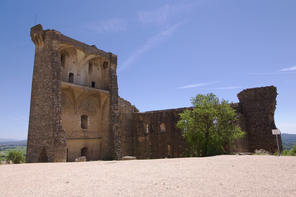provence village chateauneuf du pape castle ruins 2