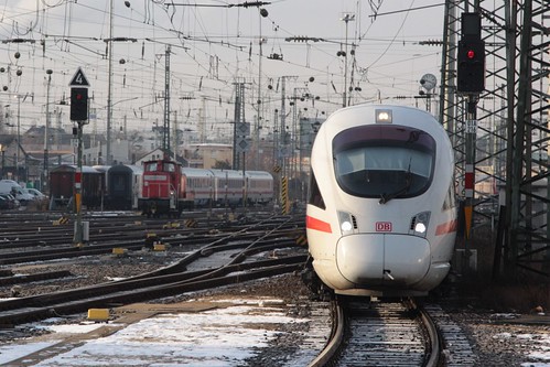 ICE 3 arrives into Frankfurt am Main Hauptbahnhof