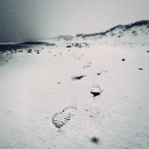 snow beach strand landscape denmark vinter solitude footprints danmark thy 2012 allalone sne darksky jutland thenorthsea vesterhavet vorupør snevejr nrvorupør canoneos5dmrkii fordpor