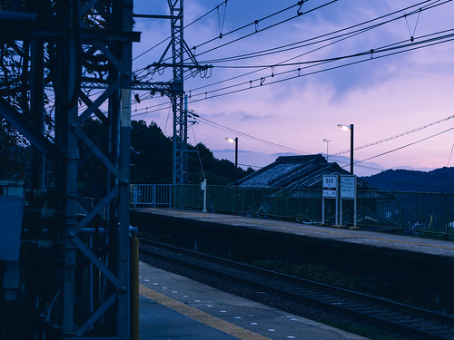em5 mzuiko45mmf18 japan nara kintetsu railway train station hasedera 近鉄 長谷寺 twilight sunset sky dark