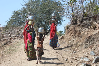 IMG_1639_women-carrying-water