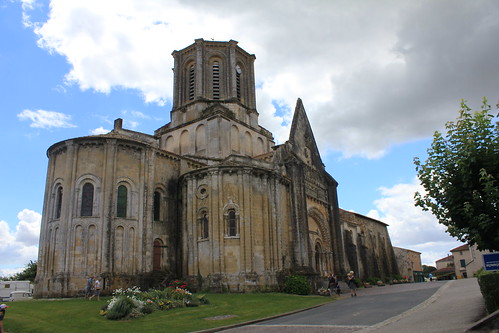 vendée france vouvant médiéval church église