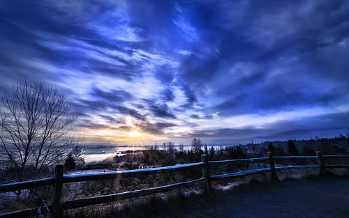blue winter mist fog sunrise fence washington kent nikon frost sunburst hdr tokina1116f28 d5100 drneupert