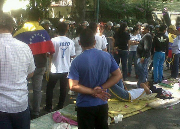 Embajada de Cuba, estudiantes universitarios