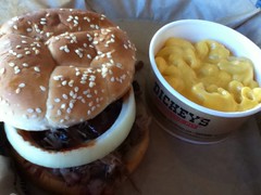 Pulled pork sandwich and mac & cheese