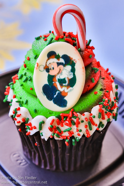 Disneyland Dec 2012 - Christmas Treats at Jolly Holiday Bakery Cafe