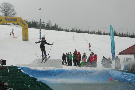 SNOW tour: České Petrovice a lyžování v maskách