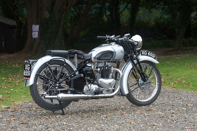 Triumph T100 