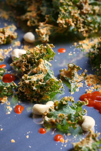 Sriracha-Cashew Kale Chips