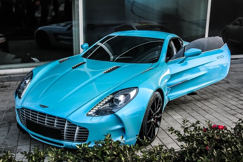 Aston Martin One 77 Blue