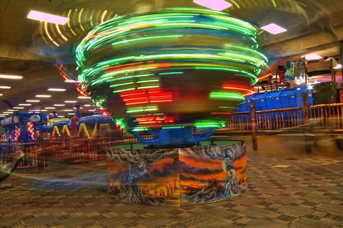 red green colors wisconsin canon amusement ride blues games spinning wi wisconsindells hdr dells lakedelton knuckleheads photomatix photomatixpro t2i