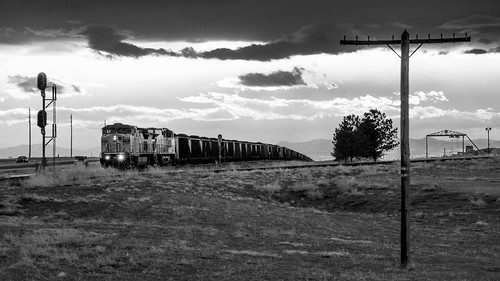 railroad sunset train unionpacific locomotive nikon80200mmf28afd nikond600 kansaspacific limonsub nikonafnikkor80200mmf28d