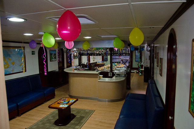 Galapagos Cruises: bar/lounge area