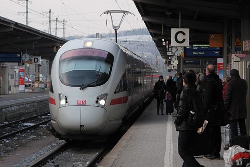 ICE 3 train arrives into Würzburg Hbf