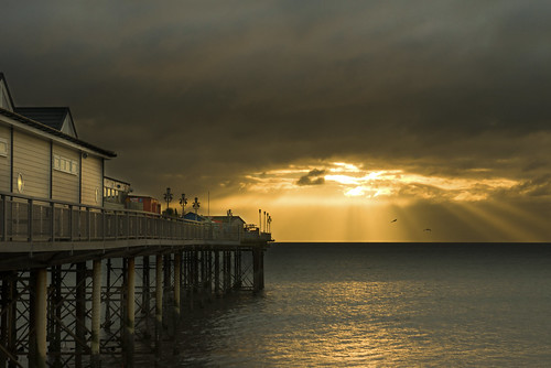 uk sea england sun sunrise pier seaside south devon sunrays teignmouth