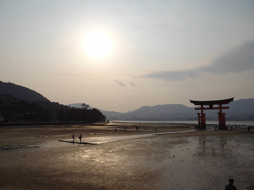 sunset mer japan japanese ile sacre hiroshima miyajima torii japon japonais couchersoleil marée