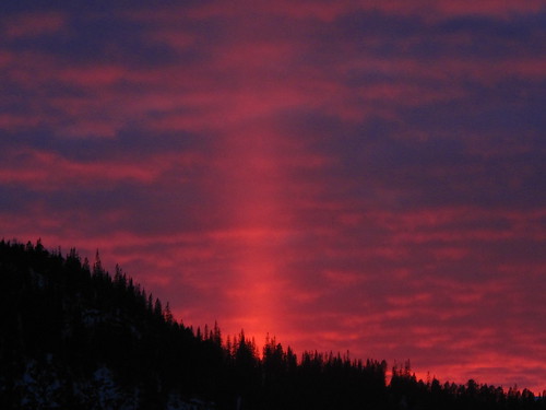 img8144 norge norway orkdal fjellkjøsvatnet rambergan solnedgang sunset solsøyle lyssøyle lightpillar cloudy night sooc
