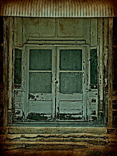 abandoned doors decay vacant kansas enhanced smalltown doorways highplains outsidesteps newalmelo