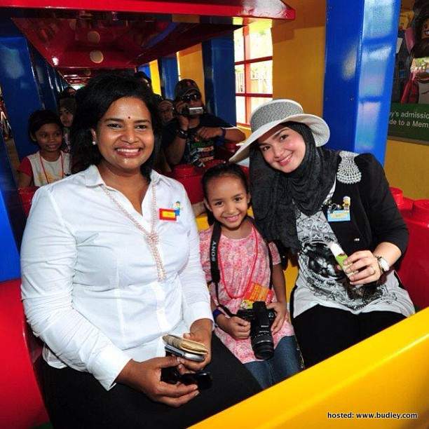 Gambar Dato Siti Nurhaliza &Amp; Pengguna Simplysiti Di Legoland Malaysia