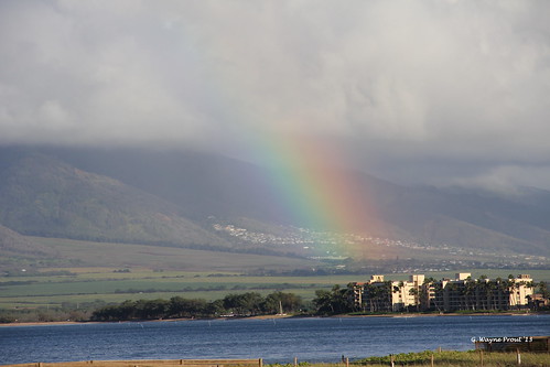rainbow mauibeach kihei maui hawaii usa prout geraldwayneprout canon canoneos60d eos 60d digital dslr camera canonlensefs18135mmf3556is lens efs18135mmf3556is photographed photography scenery scenic island beach pacificocean water ocean pacific city colors landscape clouds sky shore coast