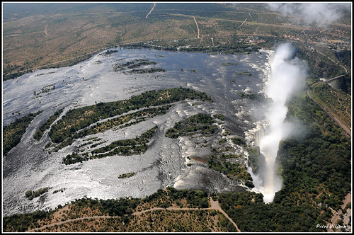 africa water waterfall aerialview spray zimbabwe aerialphoto victoriafalls zambia zambeziriver mosioatunya nikond300 blue2can nikkor1685edafsdxvr