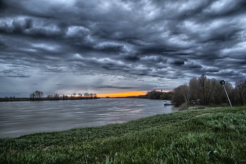 sunset storm clouds tramonto nuvole fiume po 1855 hdr 60d