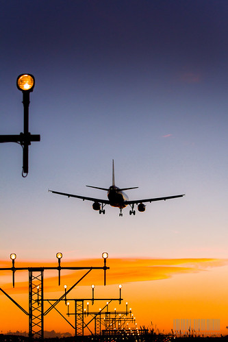 barcelona sunset sun plane airplane airport landing puestadesol aeroport iberia postadesol aterrizaje elprat barcelonaairport aterratge aeroportbarcelona aeropuertoelprat aeroportelprat
