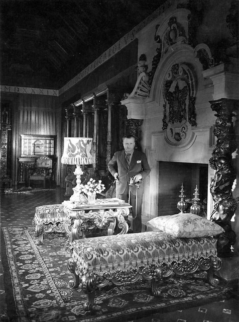 Josep Gaspar en el Palacio de la Sisla en 1935. Fotografía Josep Gaspar i Serra © Arxiu Nacional de Catalunya. Signatura ANC1-23-N-1571