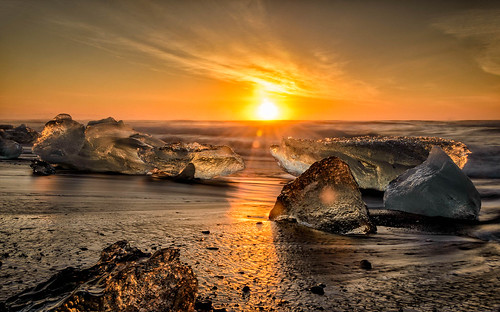 blacksandbeach breiðamerkursandur icebergs iceland jökulsárlón