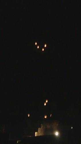 lanterns take off at Wat Mahathat