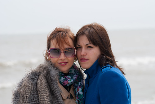 portrait sisters ukraine mariupol donetskoblast olgasagirova nataliakhozlu