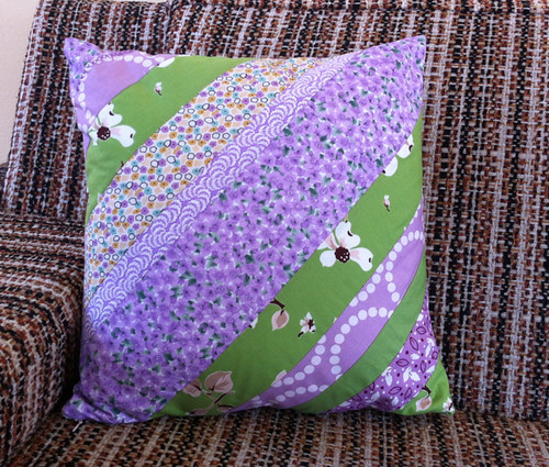 a spring birthday pillow for my mom!