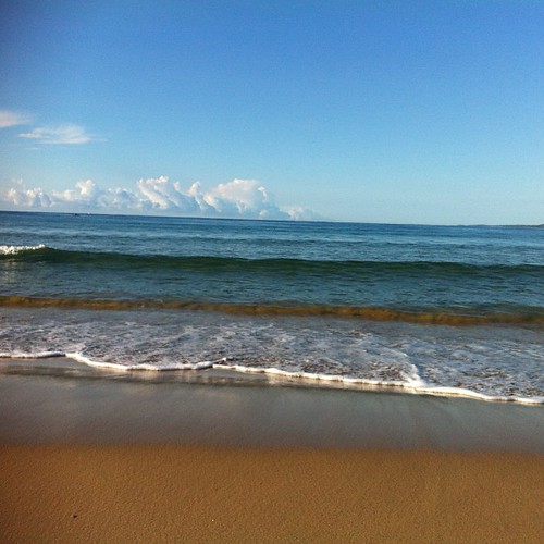ocean beach square waves squareformat broulee happy365 iphoneography instagramapp uploaded:by=instagram foursquare:venue=4e3ca00a2271d21e86ec0da9
