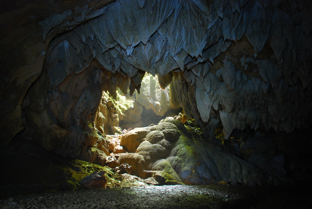 Cave v. Пещера тэнара. Cave inside сталактиты. Пещера Дзудзуана. Пещера Варсанофьевой.