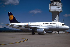 Lufthansa (Lu) A319-114 D-AILU GRO 08/04/2001