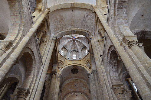 transept église roman artroman conques aveyron 12 languedocroussillonmidipyrénées france