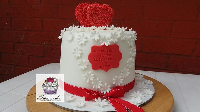 Wedding Anniversary Cake by Iwona Szulkowska