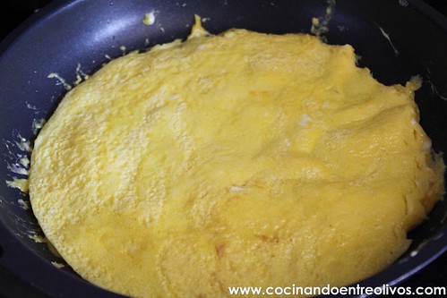 Rollitos de tortilla, jamon y queso www.cocinandoentreolivos (8)