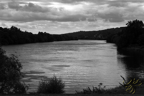 larocheguyon seine noiretblanc nuages clouds blackandwhite river fleuve water eau ciel sky