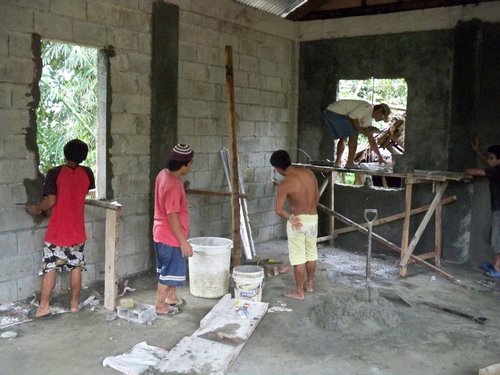 making-small-concrete-house-philippines-014