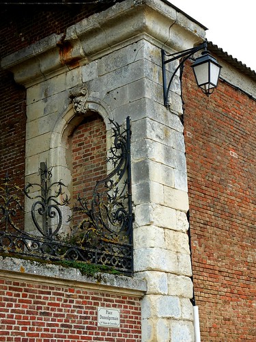 courcellessousmoyencourt somme picardie france chateau grille fer forgé wrought iron lampadaire streetlamp lampione