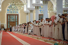 Thousands pray on Ramadan 27th