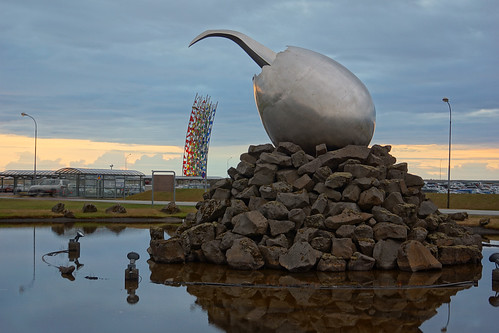 sculpture iceland europe sony special keflavik waterreflection puhkus vacationtravel photoimage sooc aerotagged sonyalpha sandgerði autohdr sonyα geosetter year2012 geotaggedphoto nex7 sel18200 фотоfoto foursquare:venue=4b6af258f964a5203fe82be3 aero:airport=bikf