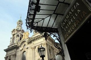 Buenos Aires - Monserrat: Farmacia de la Estrella y Basílica de San Francisco de Asís