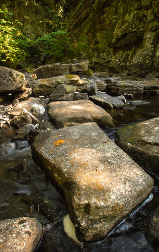 ontario canada water creek rocks gorge landsape dutchmanscreek parrysoundunorganizedcentre parrysoundunorganizedcentrepart
