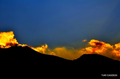 light sunset sky nature volcano etna vulcano vulkan crepuscolo sicilysiciliaaetnasicilesizilien