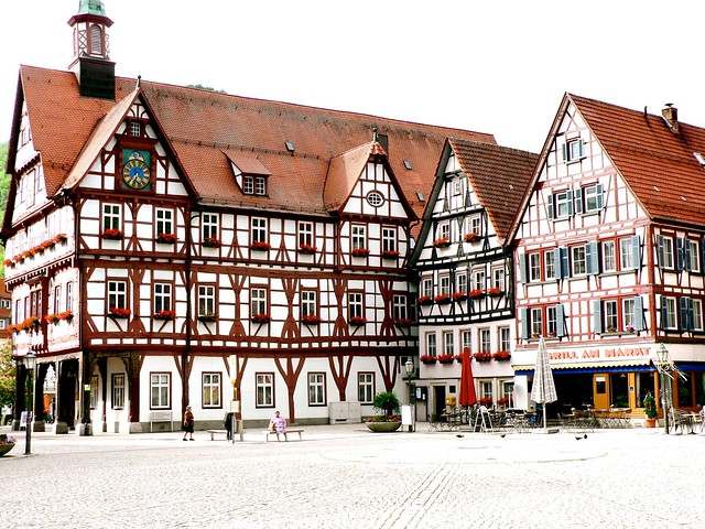 Bad Urach - Marktplatz mit Rathaus