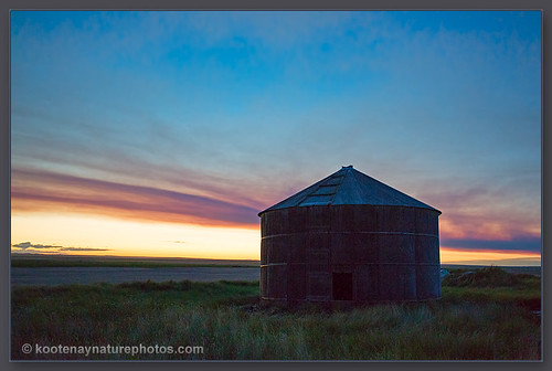 sunset landscape grain bin silo saskatchewan valmarie oldwoodgrainsilo