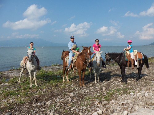 Group photo by Lake Chapala