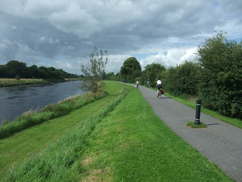 Riding the NCN 7 beside the Nith